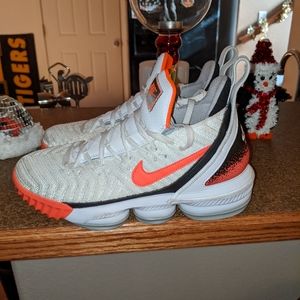 Men's LeBron's size 7.5
